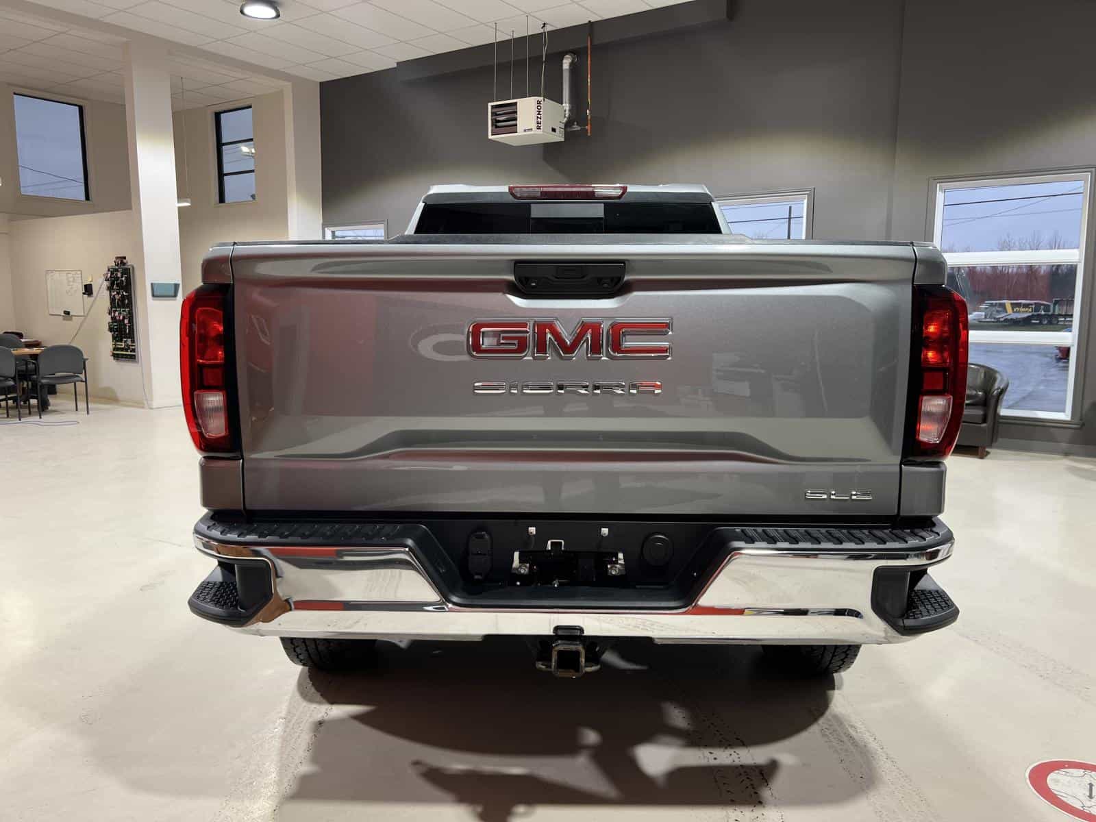 2024 GMC Sierra 1500 SLE - Image 7