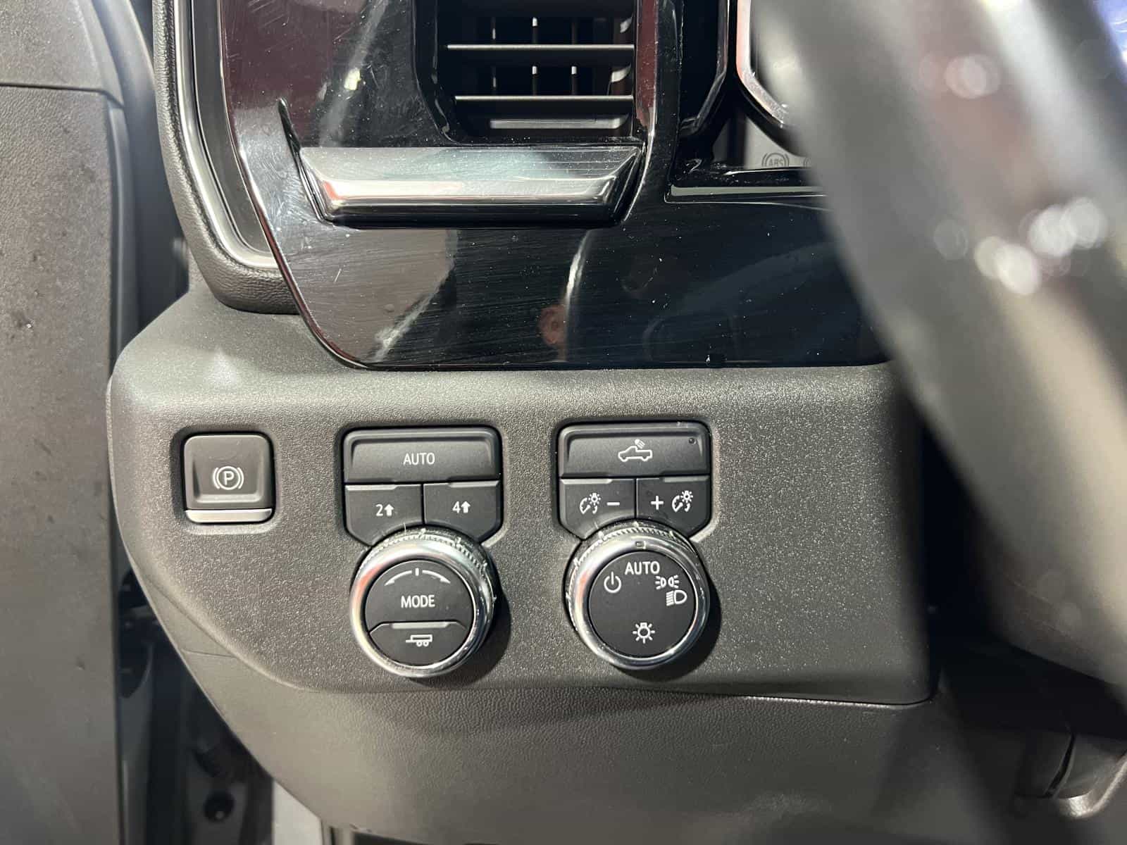 2024 GMC Sierra 1500 SLE - Image 19