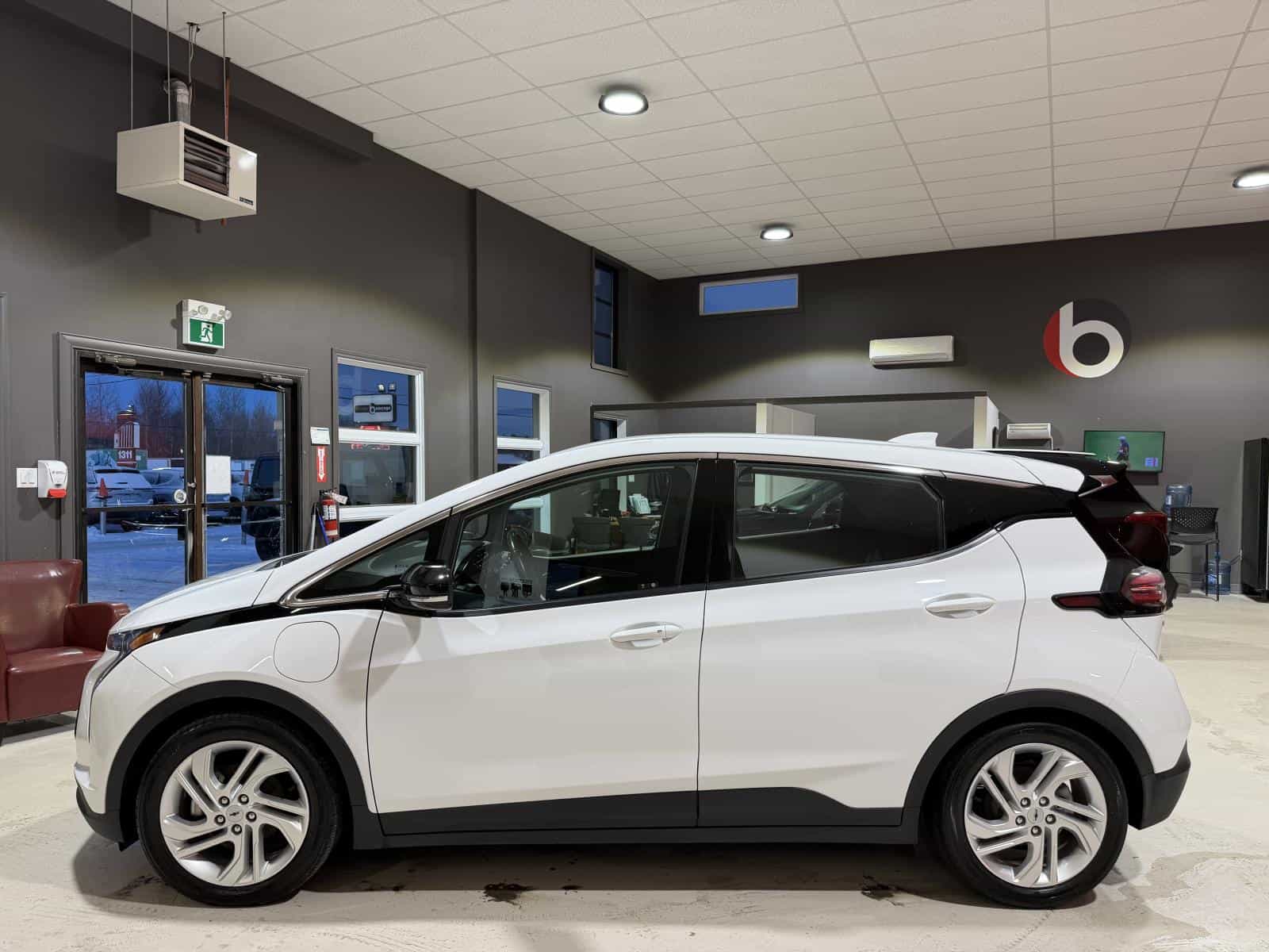 2023 Chevrolet Bolt EV LT - Image 3