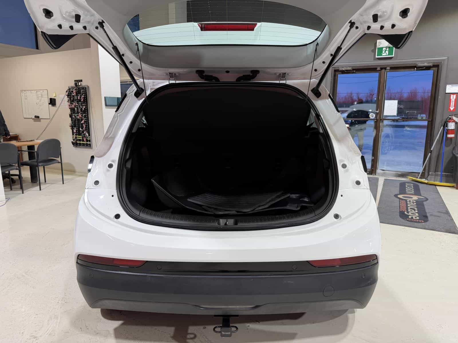 2023 Chevrolet Bolt EV LT - Image 6