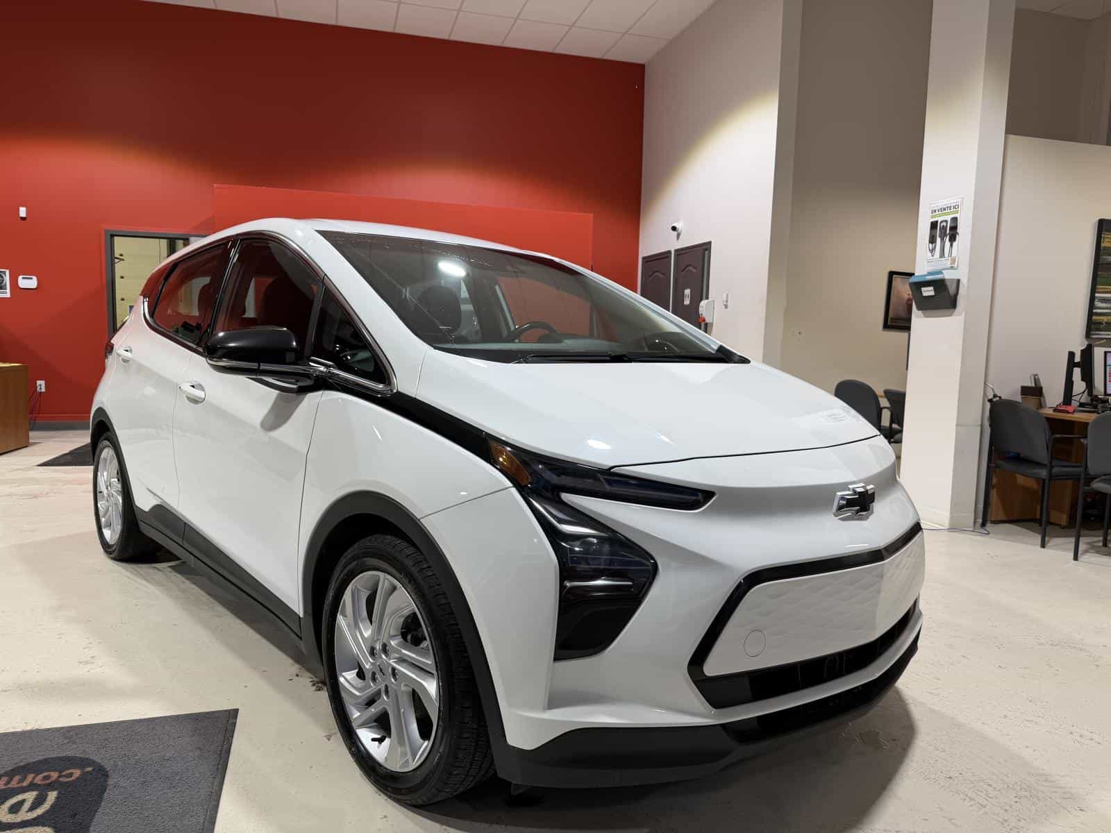 2023 Chevrolet Bolt EV LT - Image 10