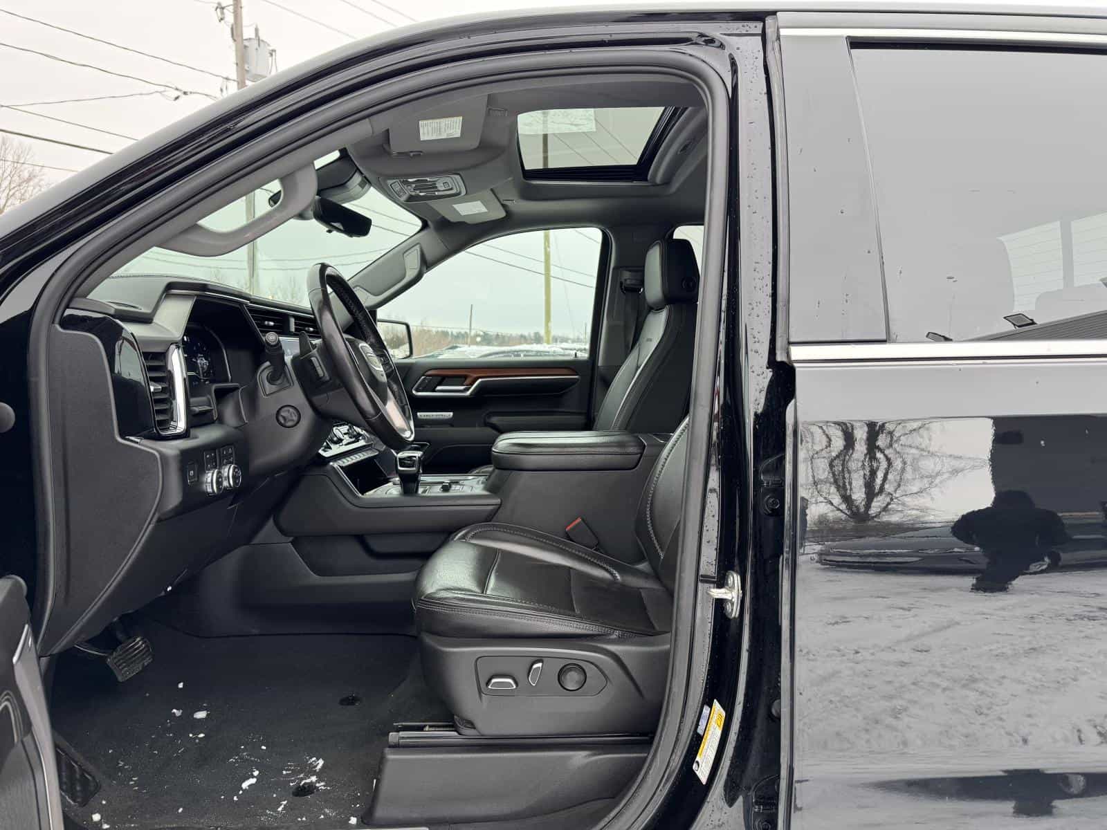 2023 GMC Sierra 1500 Denali - Image 17