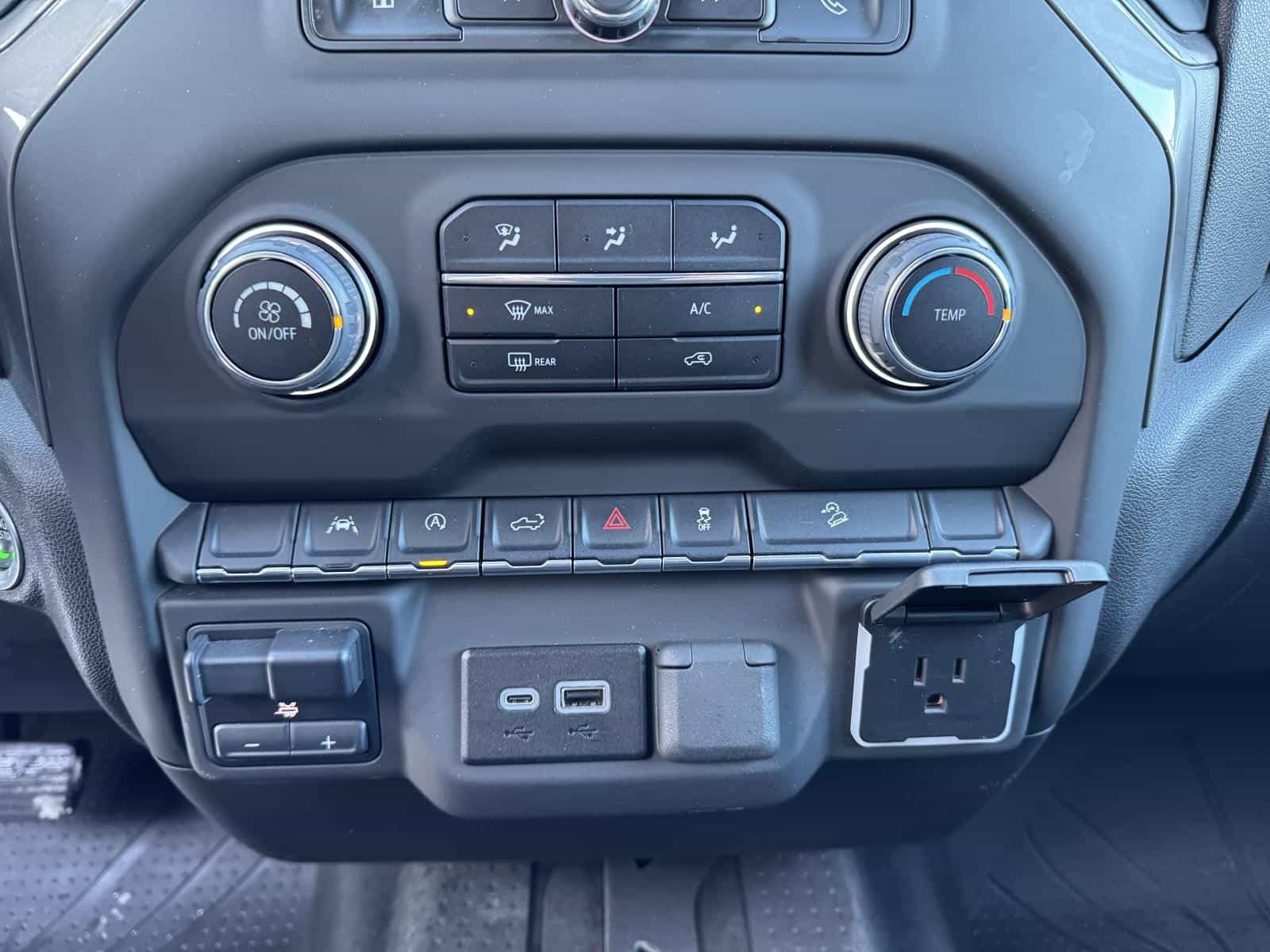 2024 Chevrolet Silverado 1500 Custom Trail Boss - Image 27