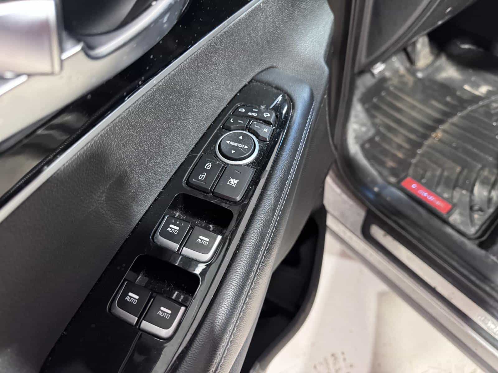 2019 Kia Sorento SX - Image 16