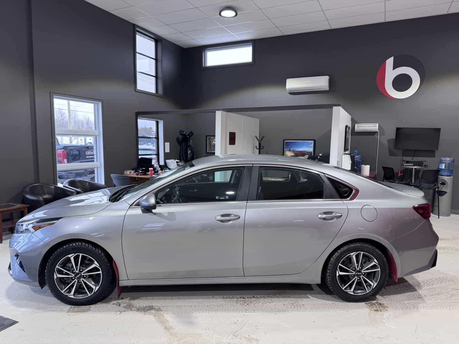 2023 Kia Forte EX - Image 3