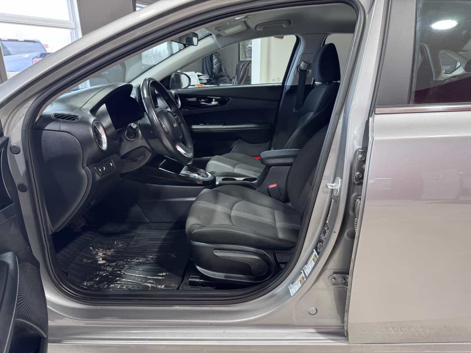 2023 Kia Forte EX - Image 13