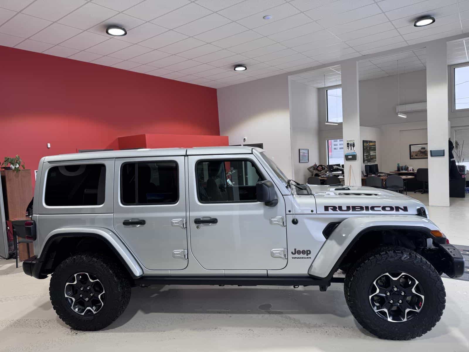 2023 Jeep Wrangler Unlimited Rubicon - Image 9