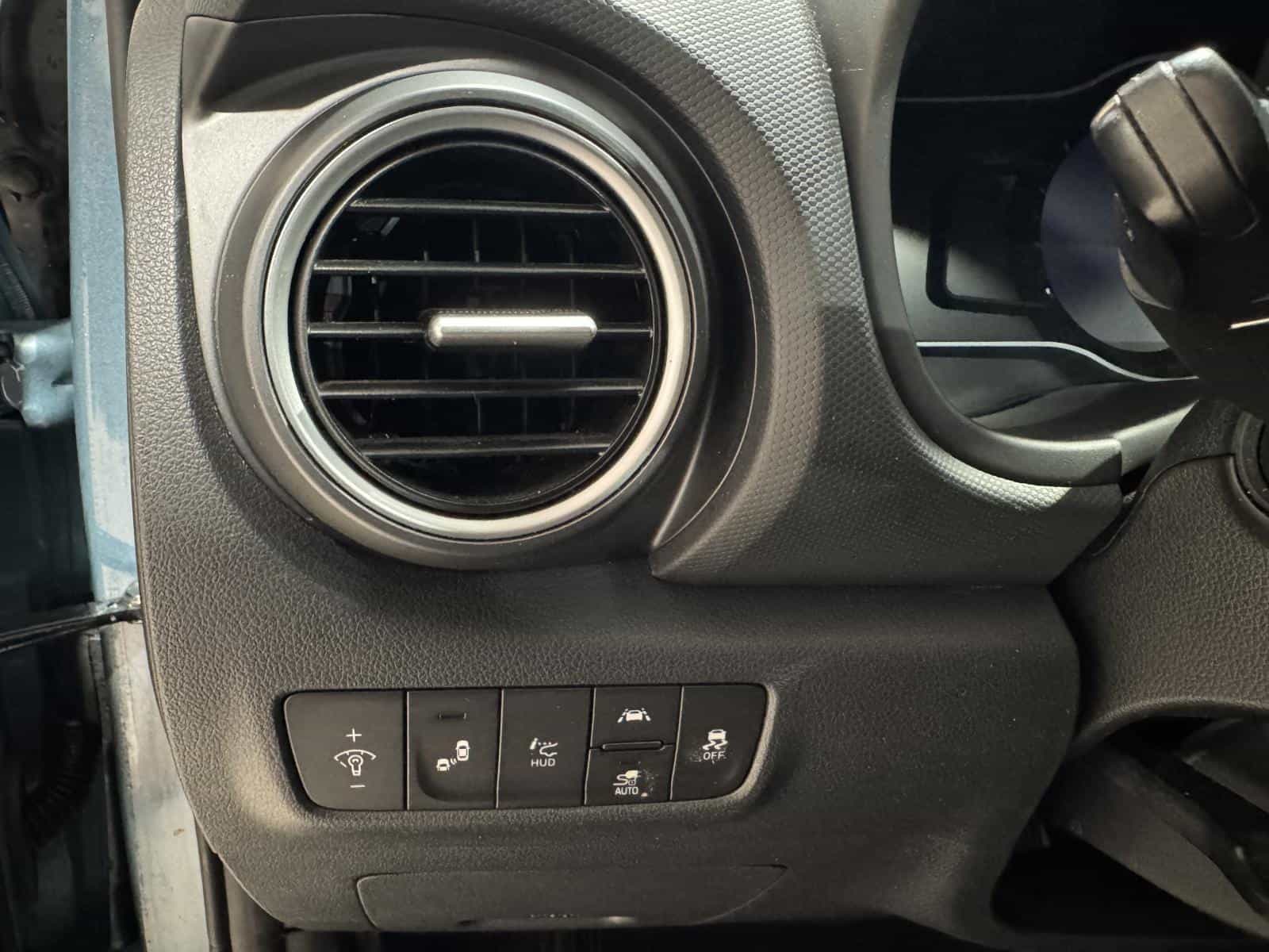 2021 Hyundai Kona EV Ultimate - Image 17