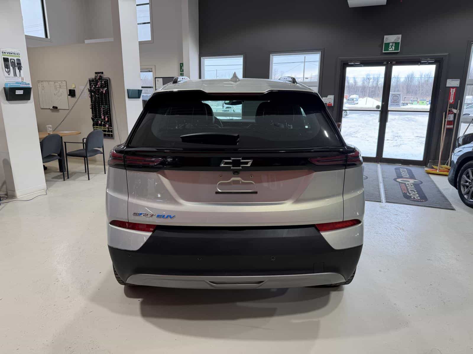 2023 Chevrolet Bolt EUV LT - Image 5