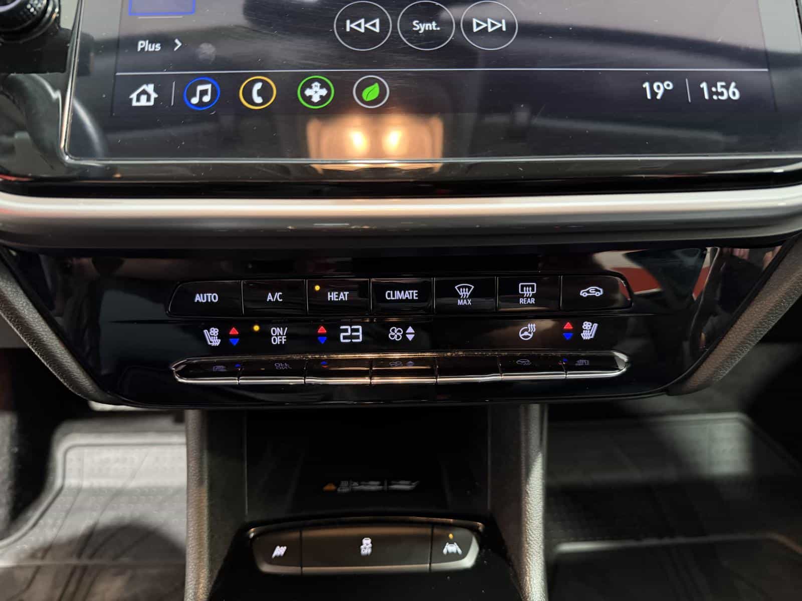 2023 Chevrolet Bolt EUV LT - Image 24