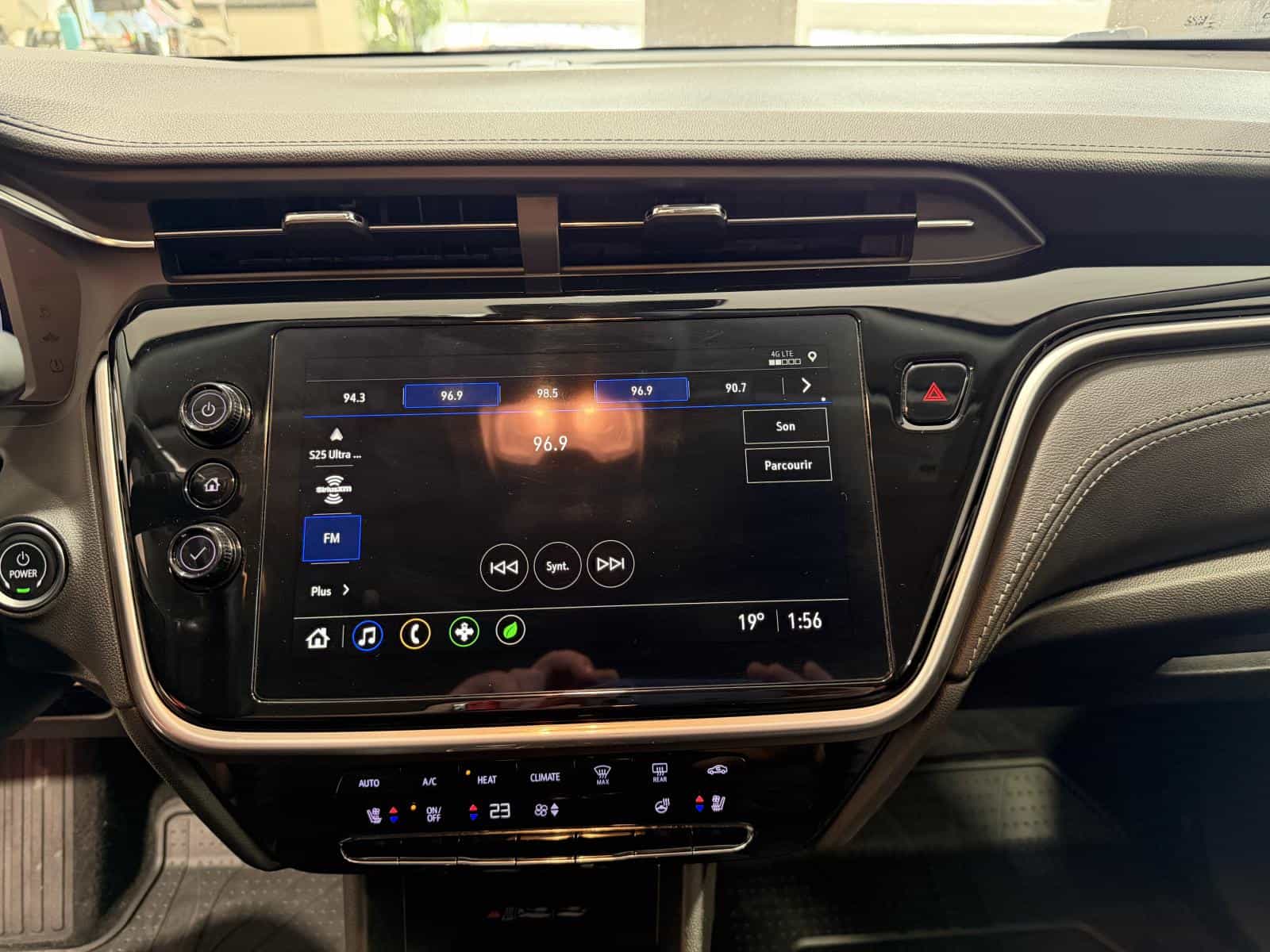 2023 Chevrolet Bolt EUV LT - Image 22