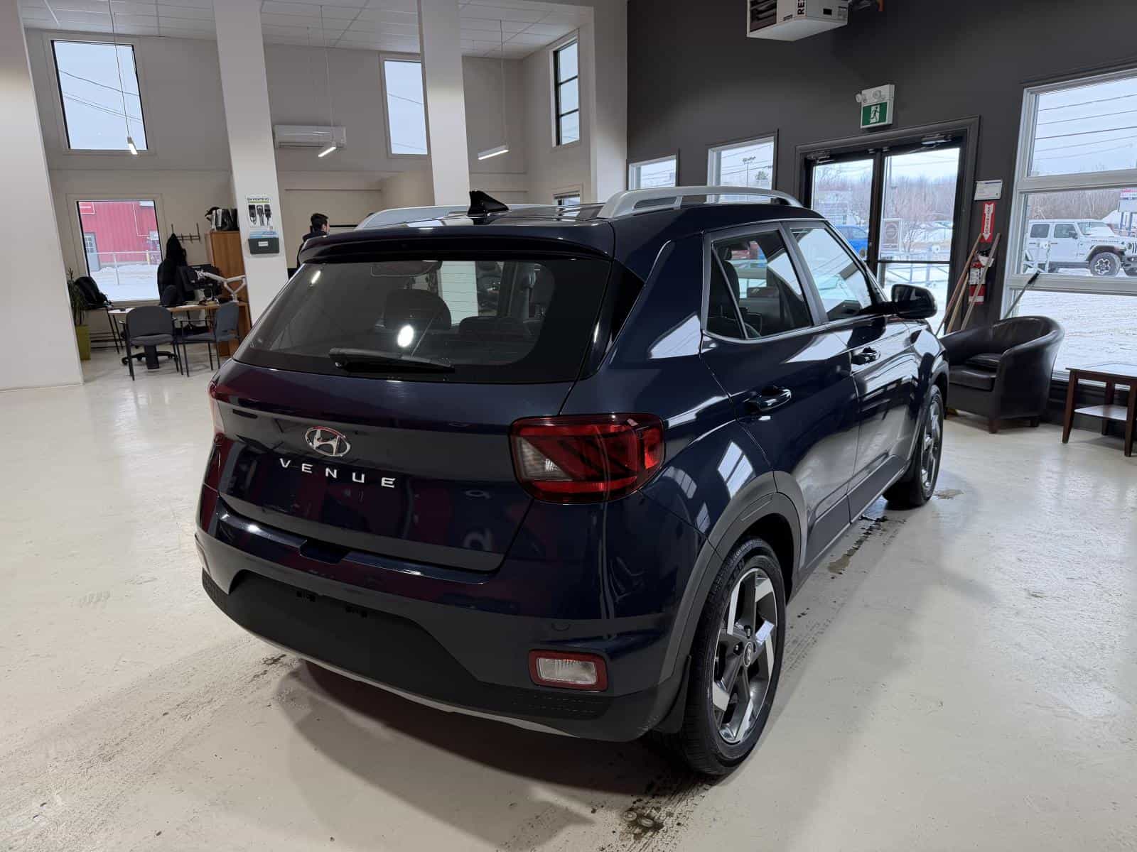 2022 Hyundai Venue Ultimate Denim - Image 8