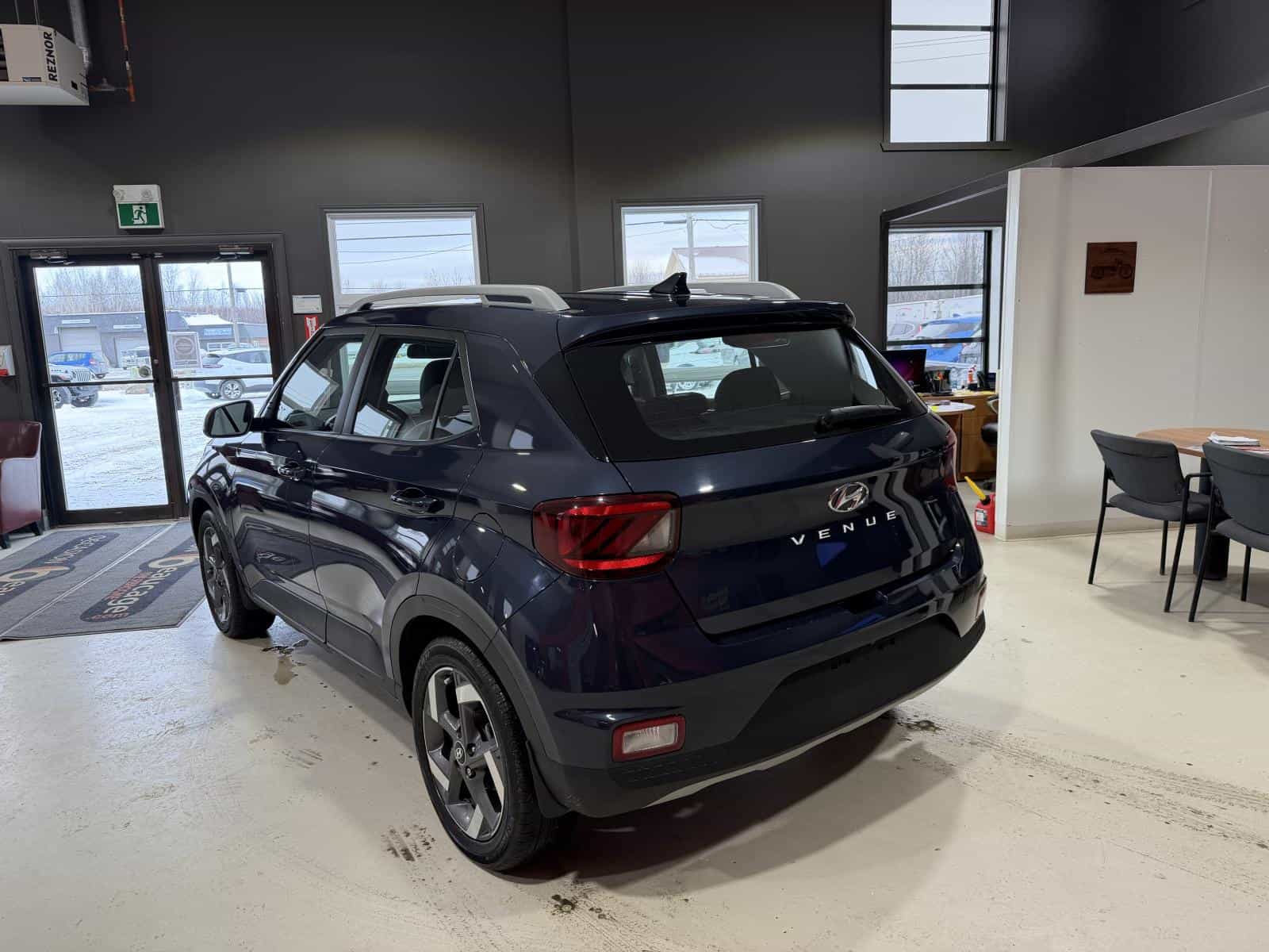 2022 Hyundai Venue Ultimate Denim - Image 4