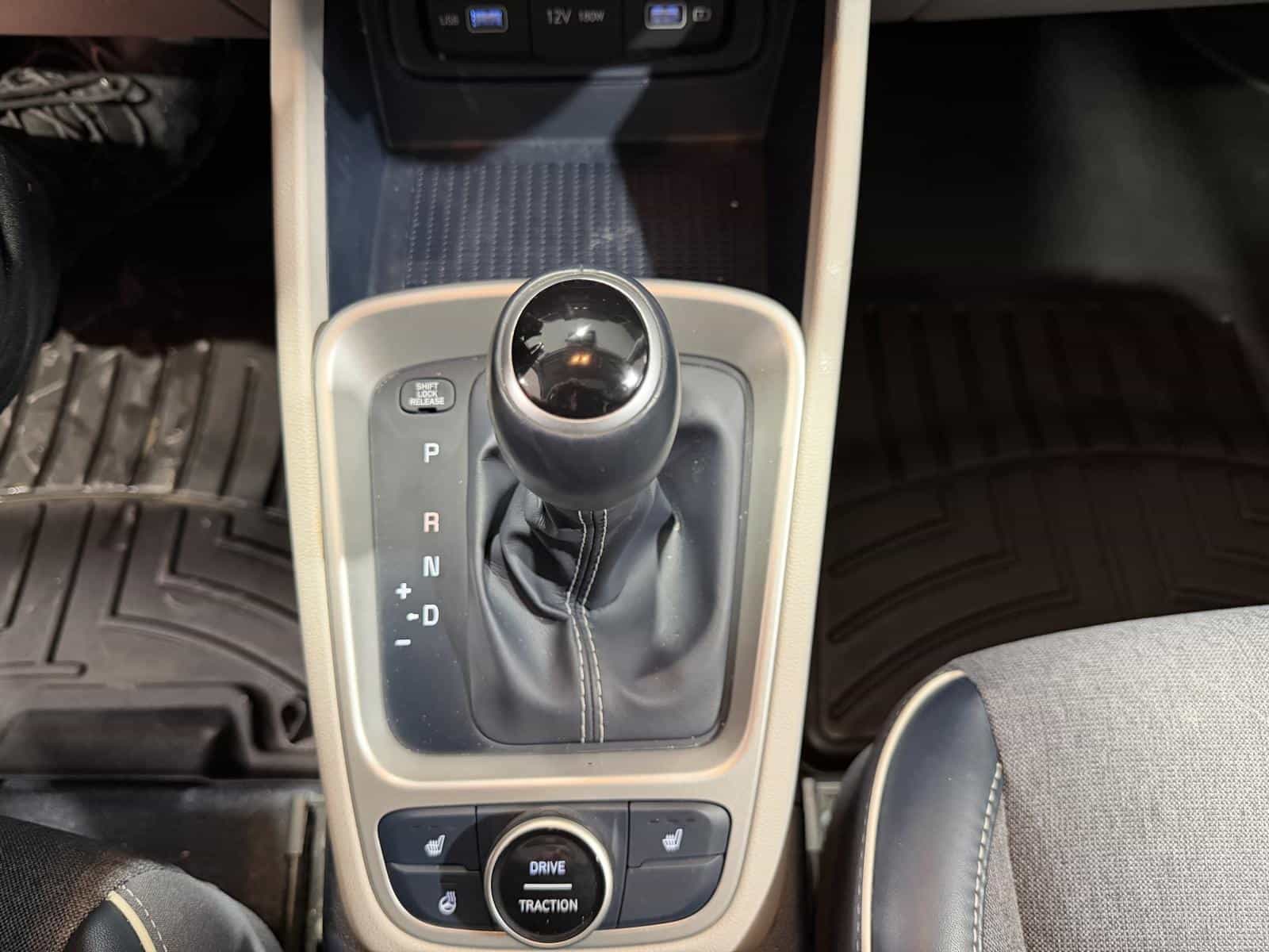 2022 Hyundai Venue Ultimate Denim - Image 25