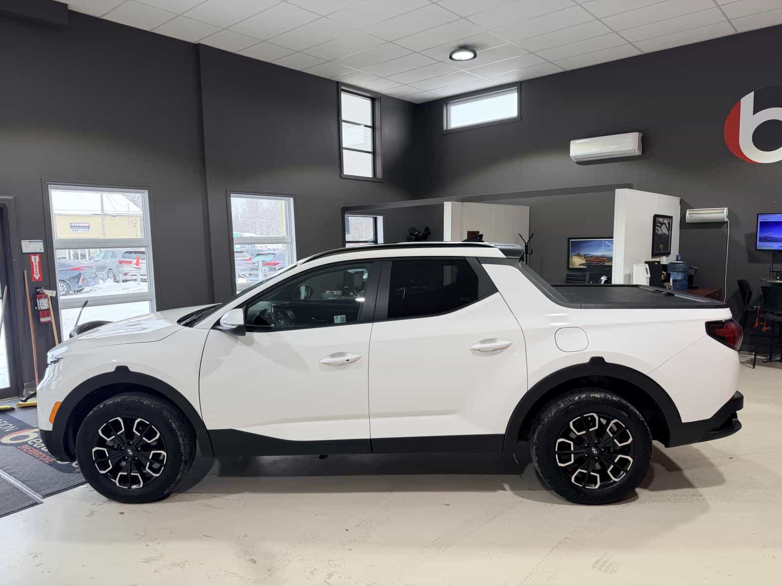 2024 Hyundai Santa Cruz Preferred - Image 3