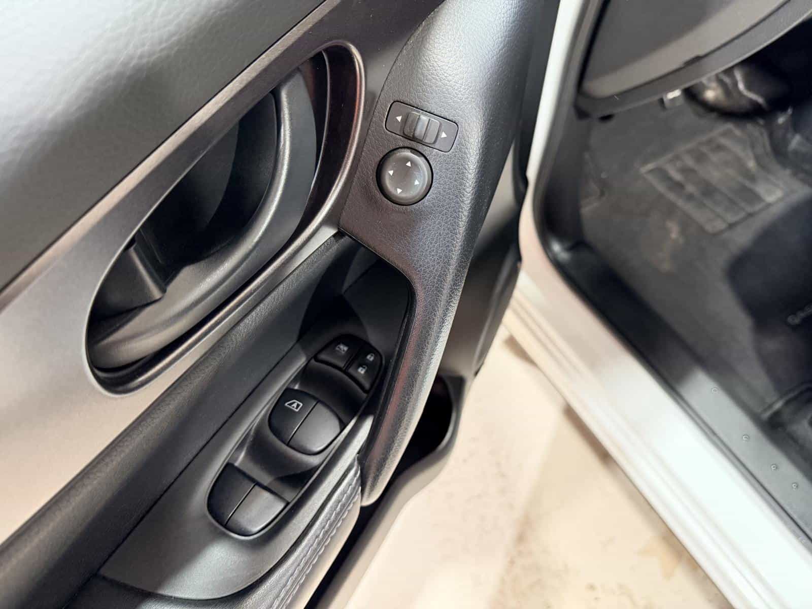 2023 Nissan Qashqai S - Image 16