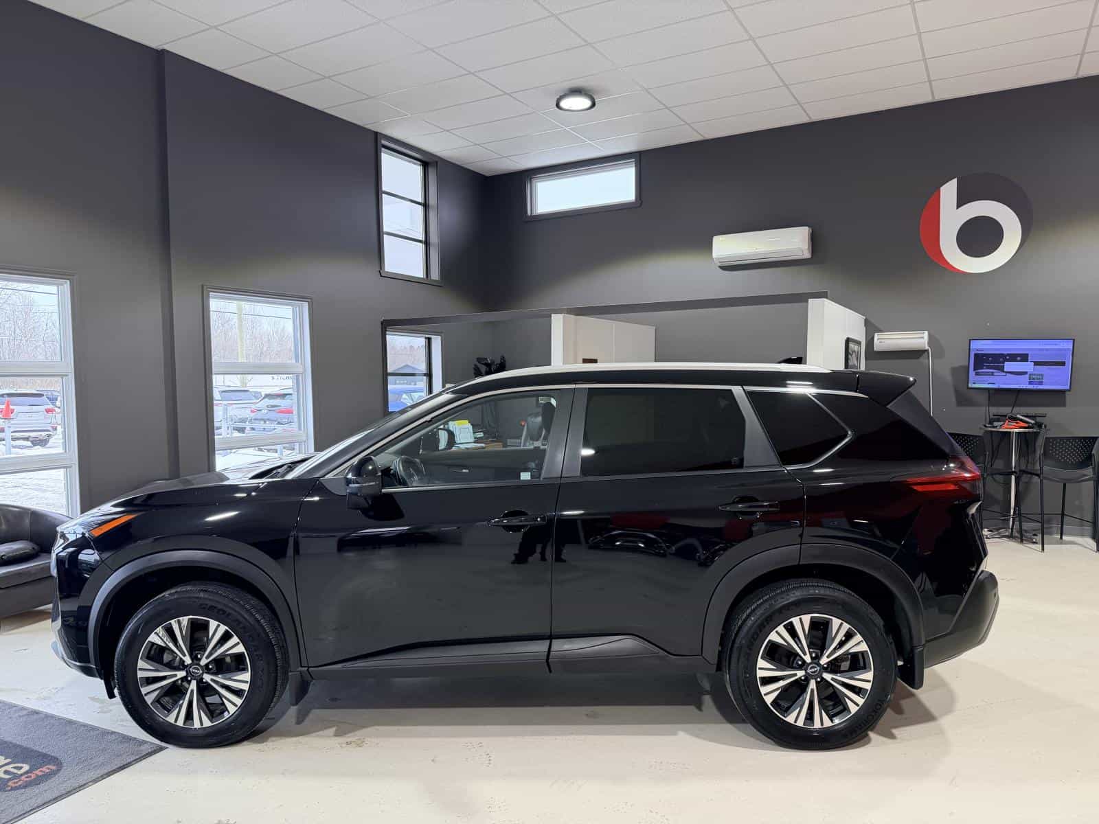 Image 3 Nissan Rogue SV 2023