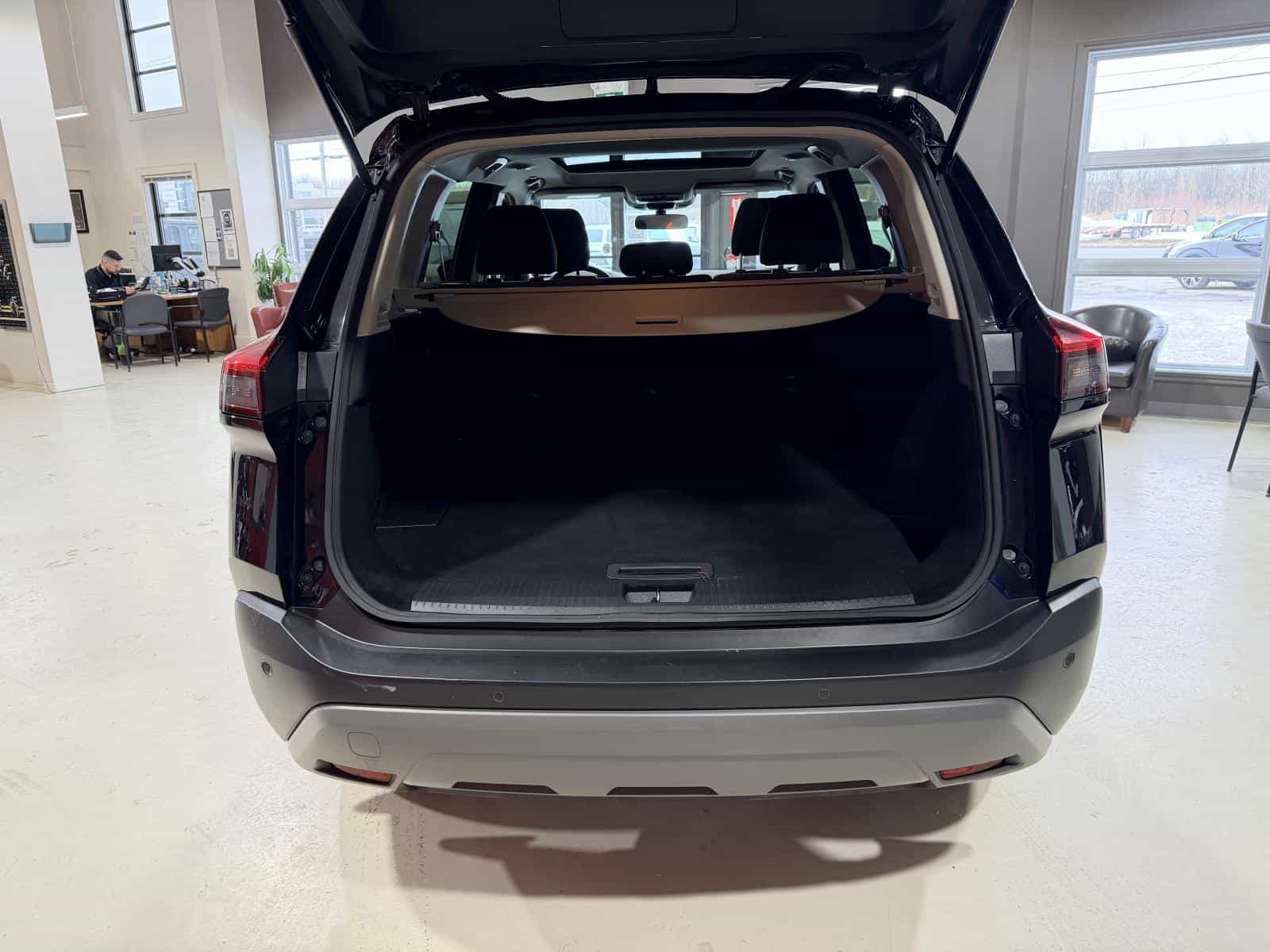 2023 Nissan Rogue SV - Image 7