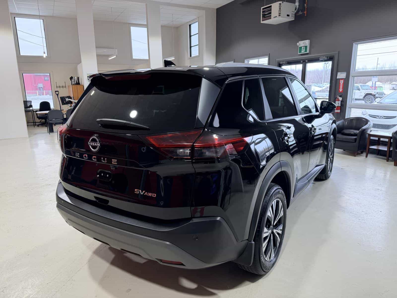 2023 Nissan Rogue SV - Image 8