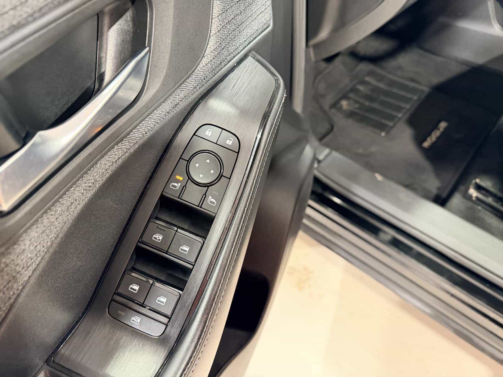 Image 15 Nissan Rogue SV 2023