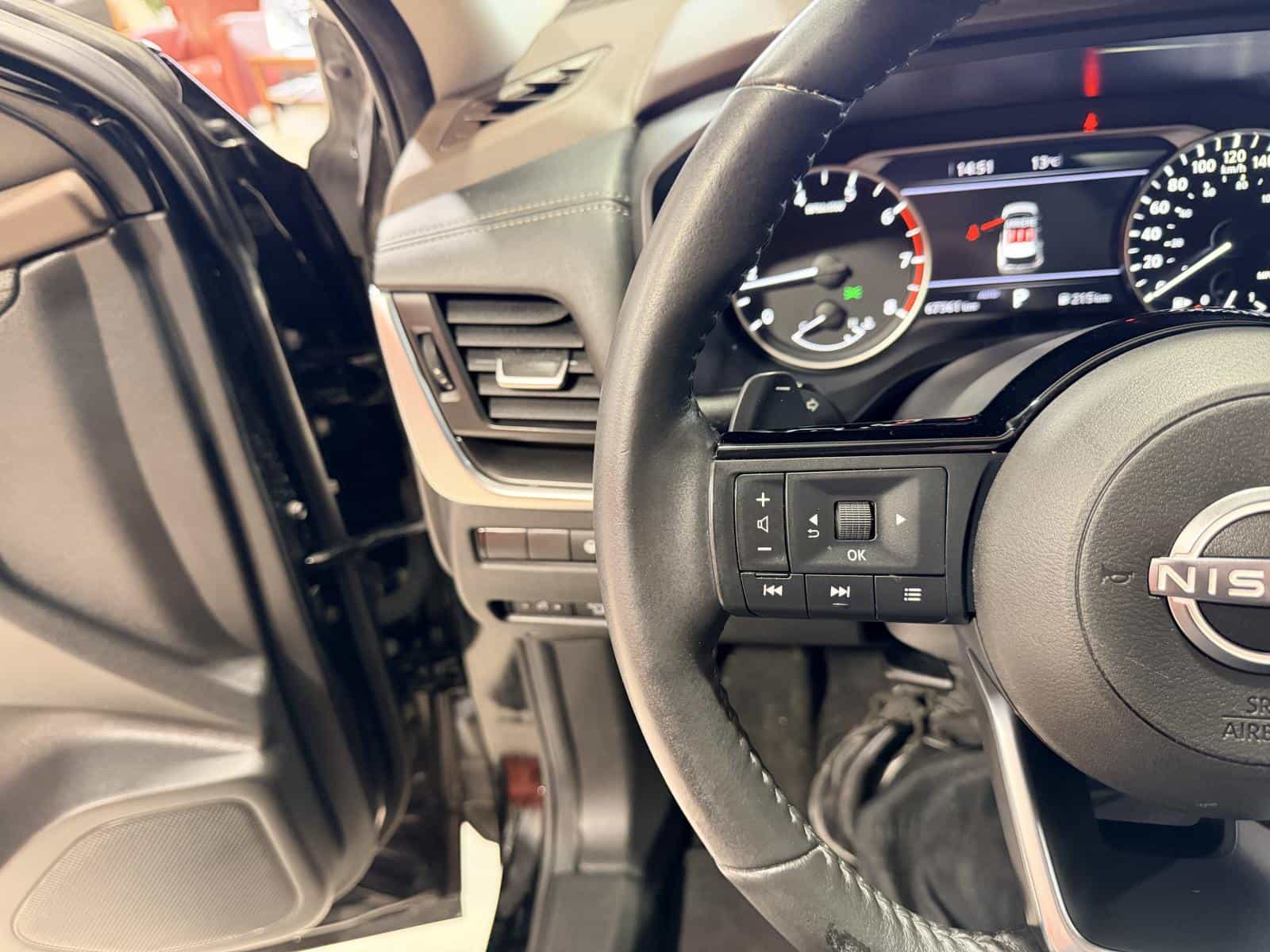 2023 Nissan Rogue SV - Image 19