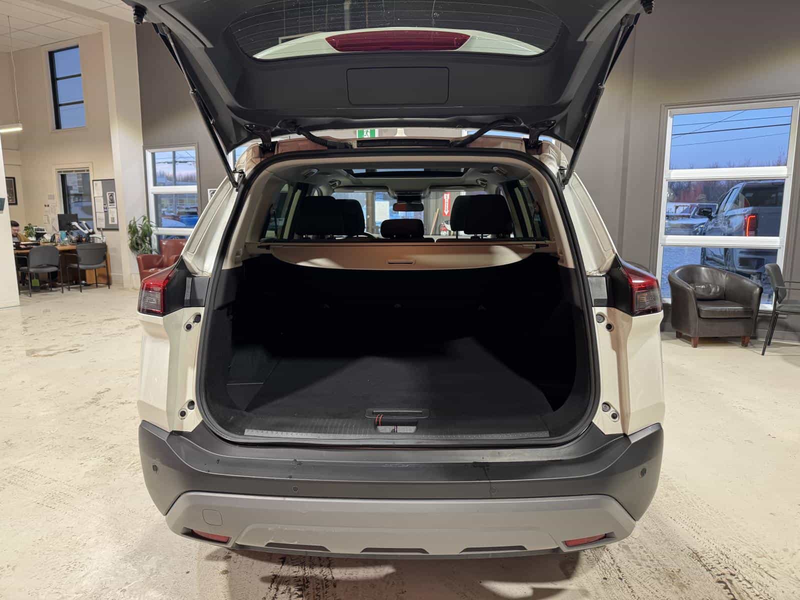 2023 Nissan Rogue SV - Image 6