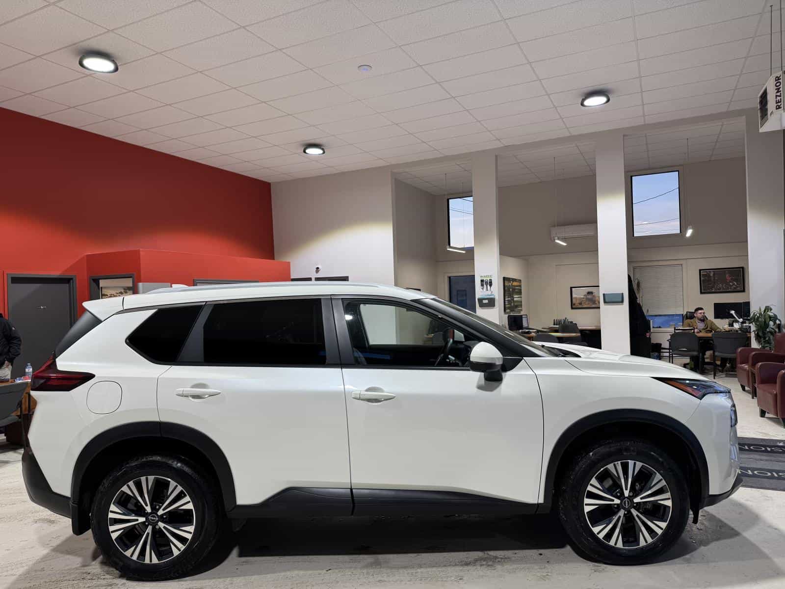 2023 Nissan Rogue SV - Image 9