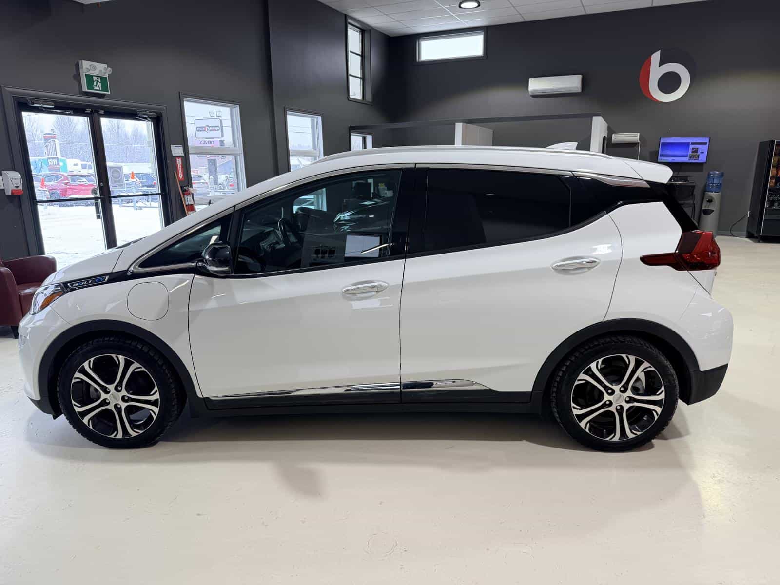 2020 Chevrolet Bolt EV Premier - Image 3