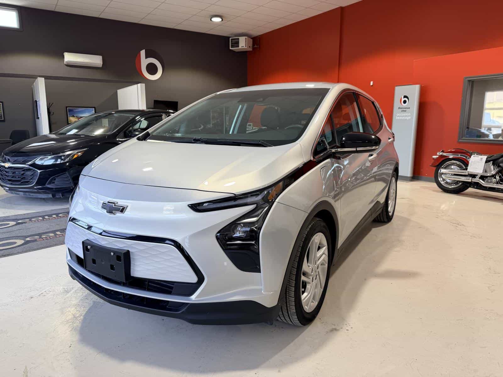 2023 Chevrolet Bolt EV LT - Image 1