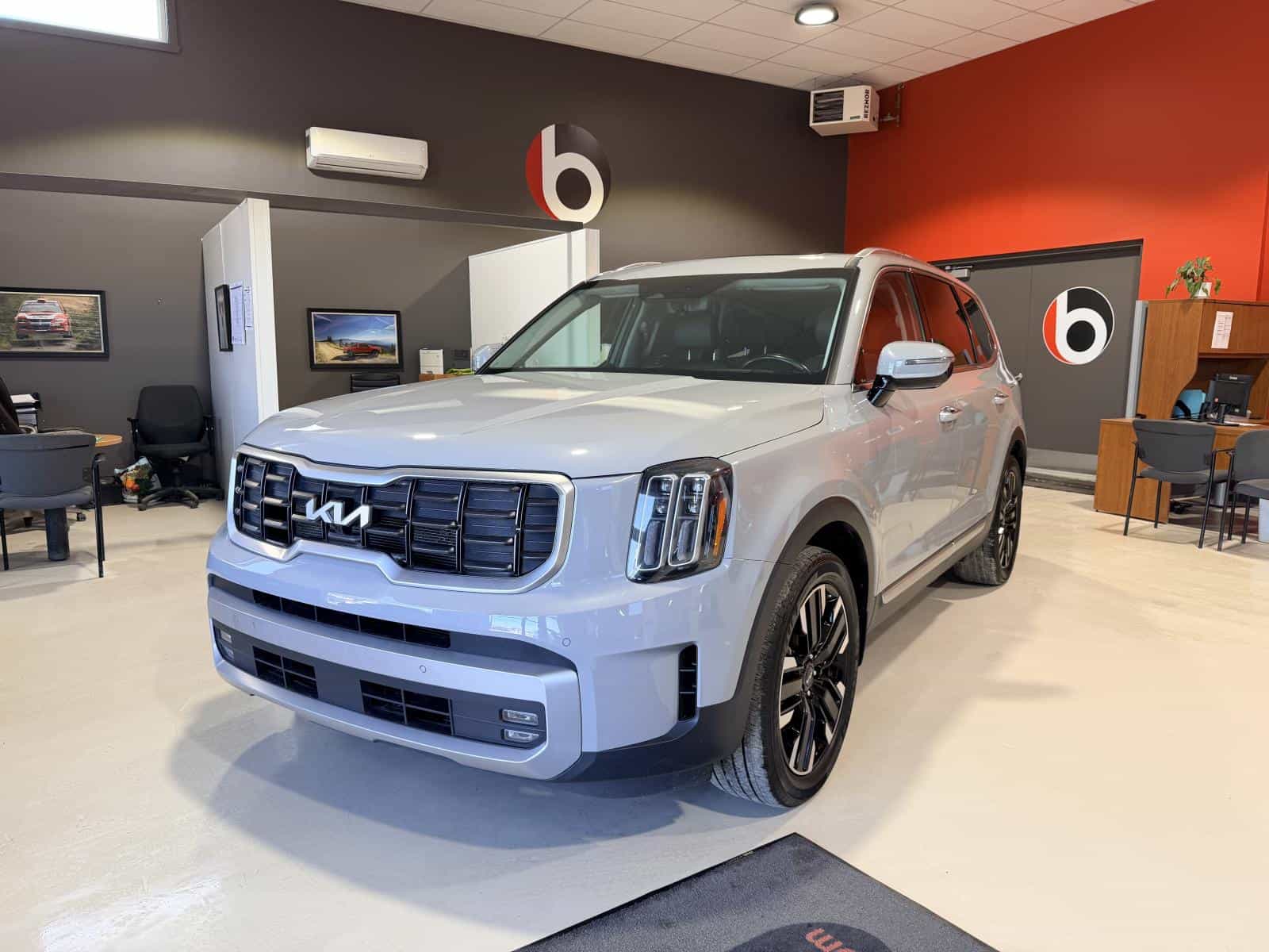 2023 Kia Telluride SX - Image 1