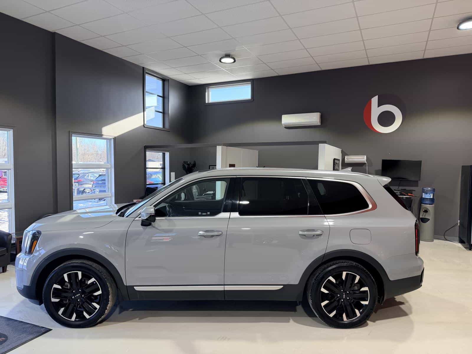 2023 Kia Telluride SX - Image 3