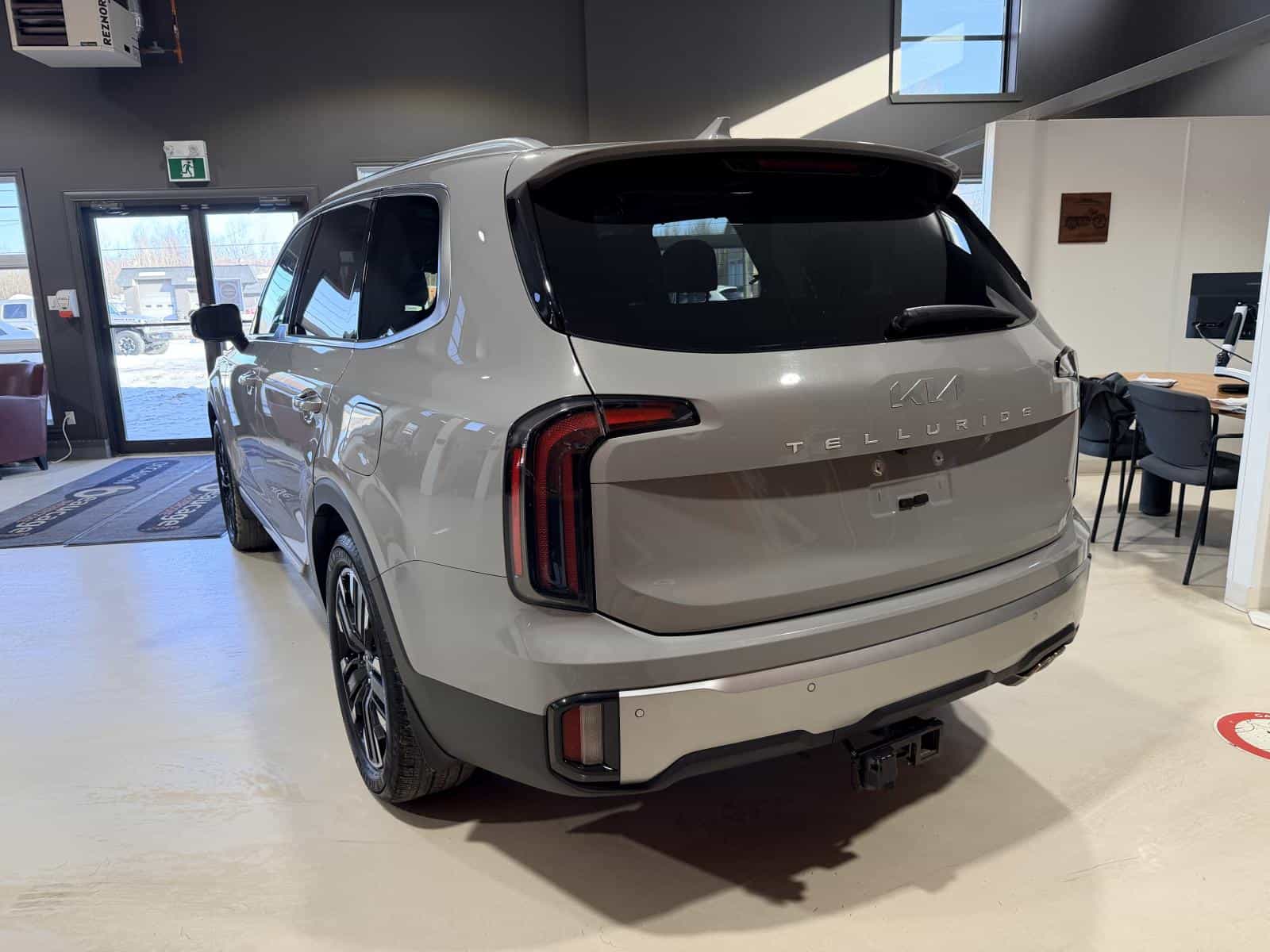 2023 Kia Telluride SX - Image 4