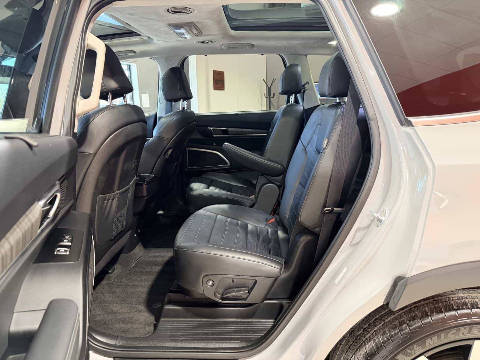 2023 Kia Telluride SX - Image 14