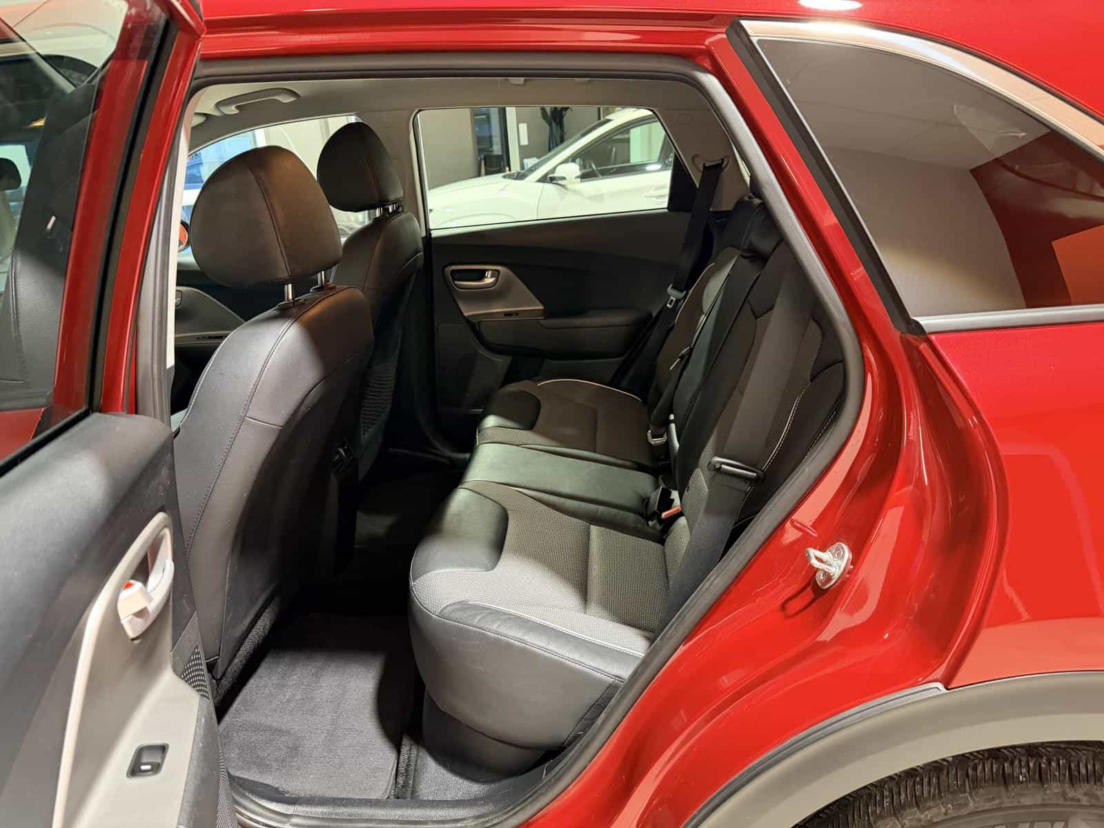 2020 Kia Niro EV SX Touring - Image 10