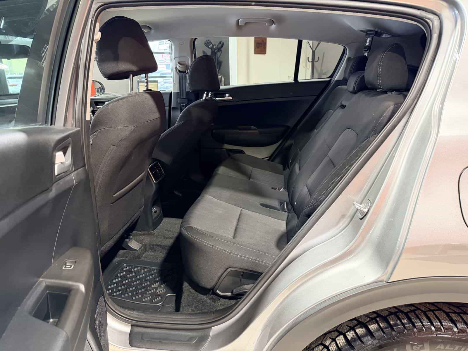 2022 Kia Sportage LX - Image 12