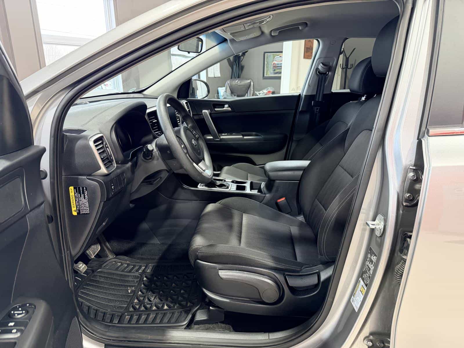 2022 Kia Sportage LX - Image 13