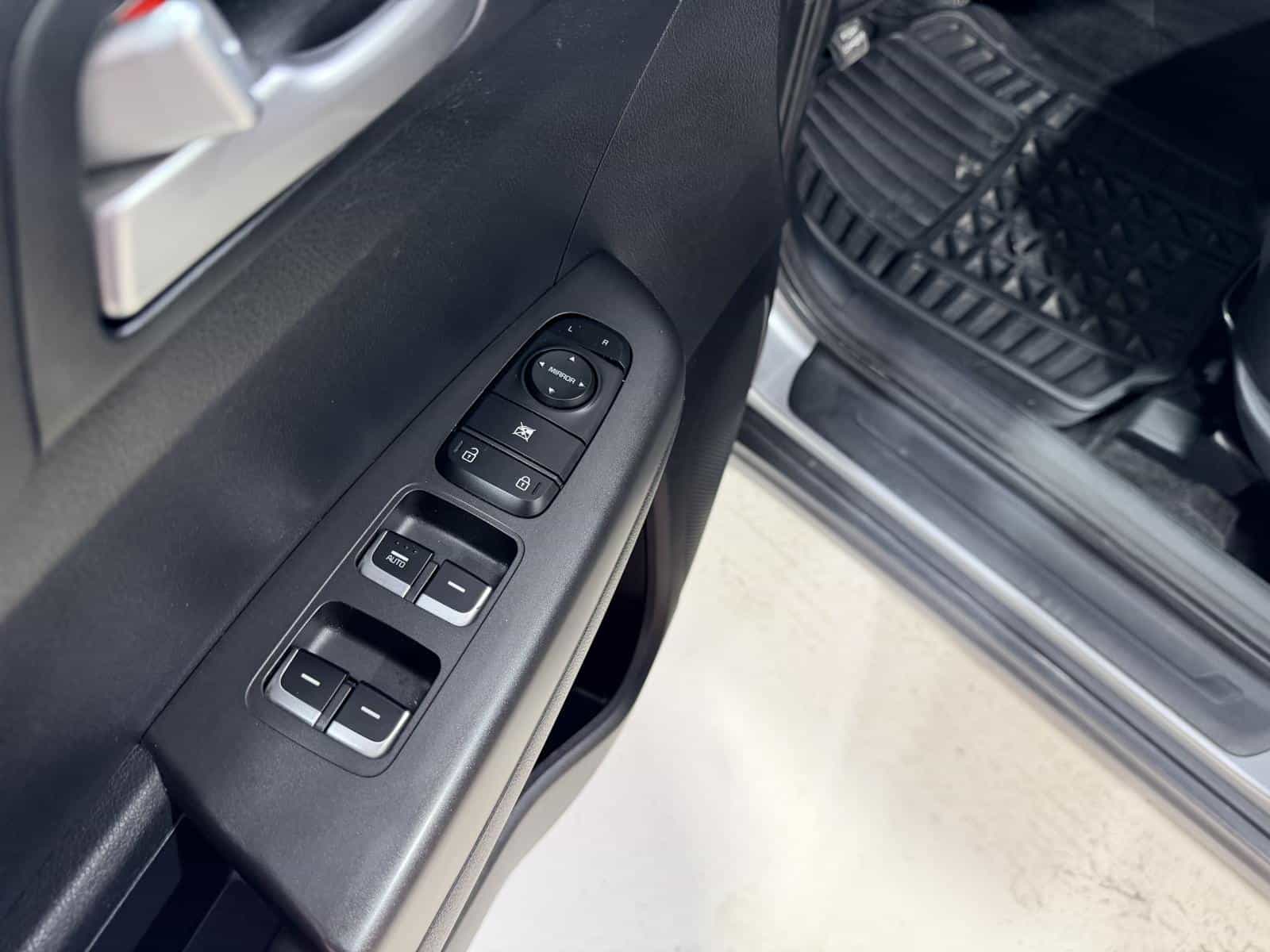 2022 Kia Sportage LX - Image 15