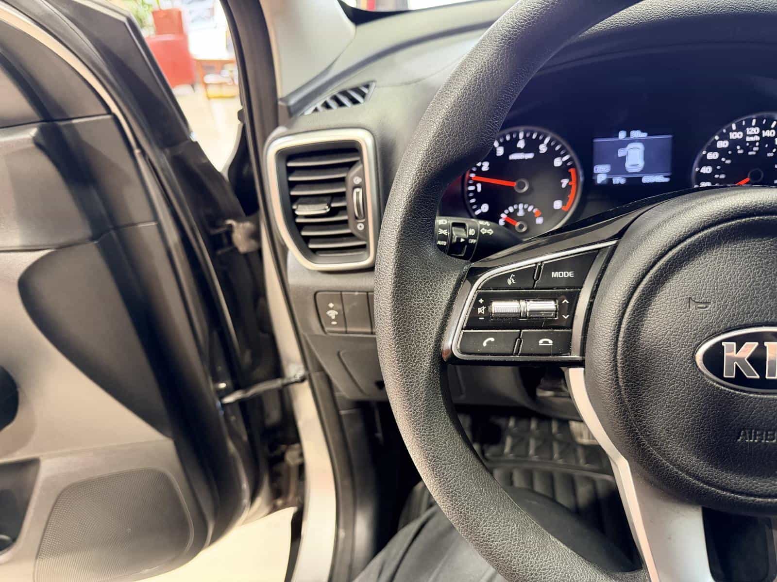 2022 Kia Sportage LX - Image 19