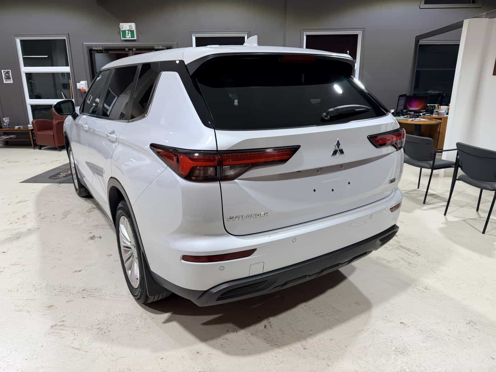 2024 Mitsubishi Outlander ES - Image 4