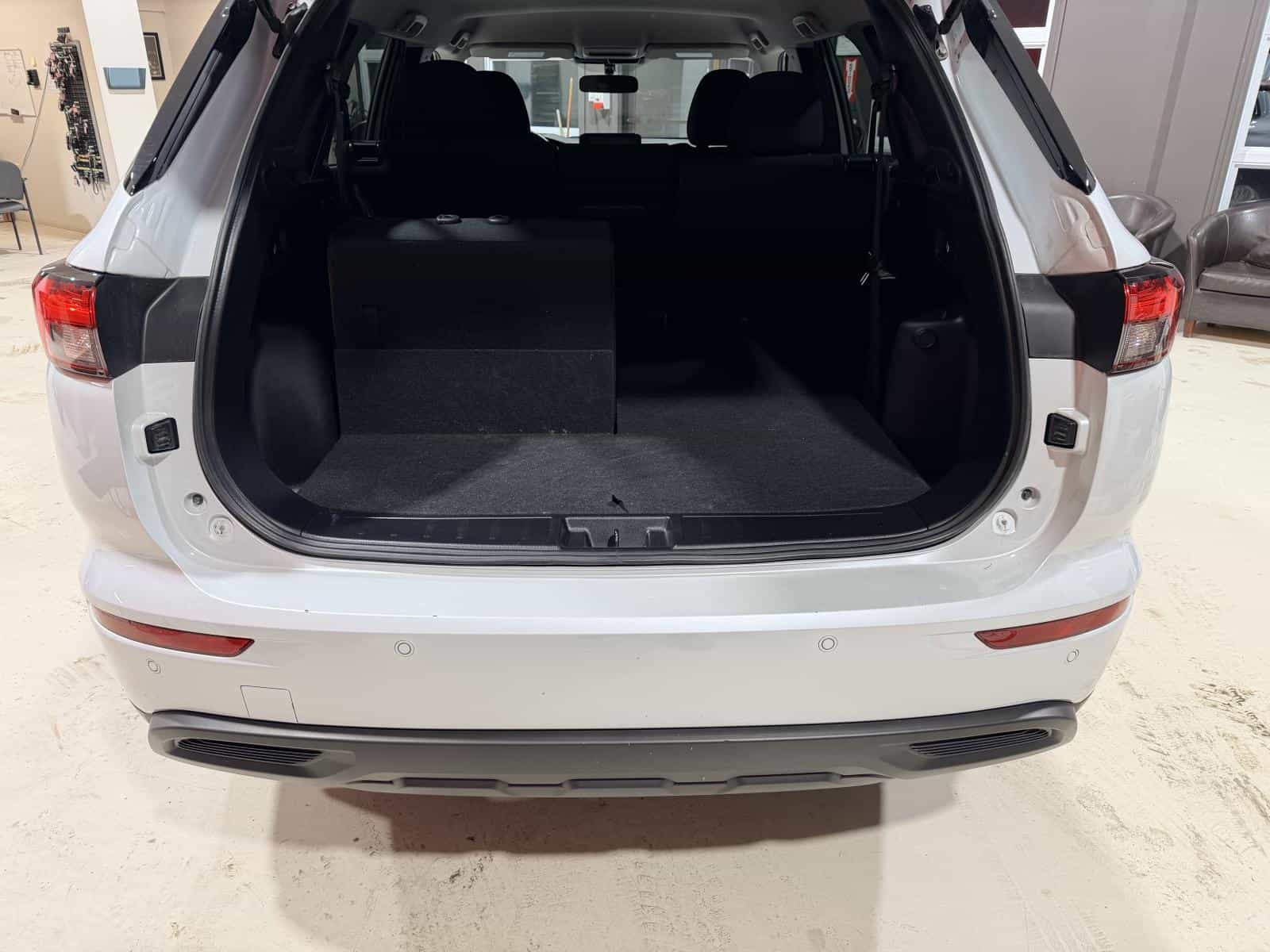 2024 Mitsubishi Outlander ES - Image 7