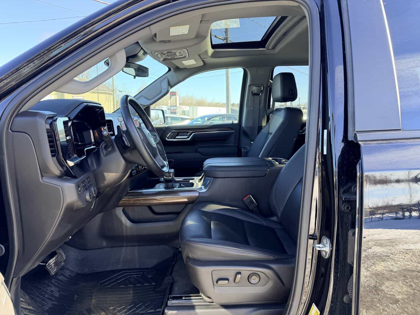 2025 Chevrolet Silverado 1500 LT Trail Boss - Image 12