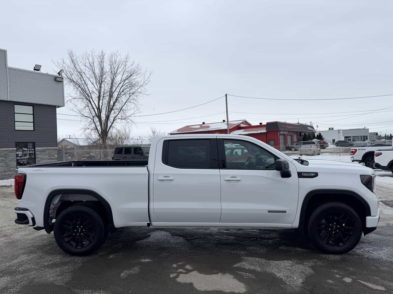2025 GMC Sierra 1500 Elevation - Image 8