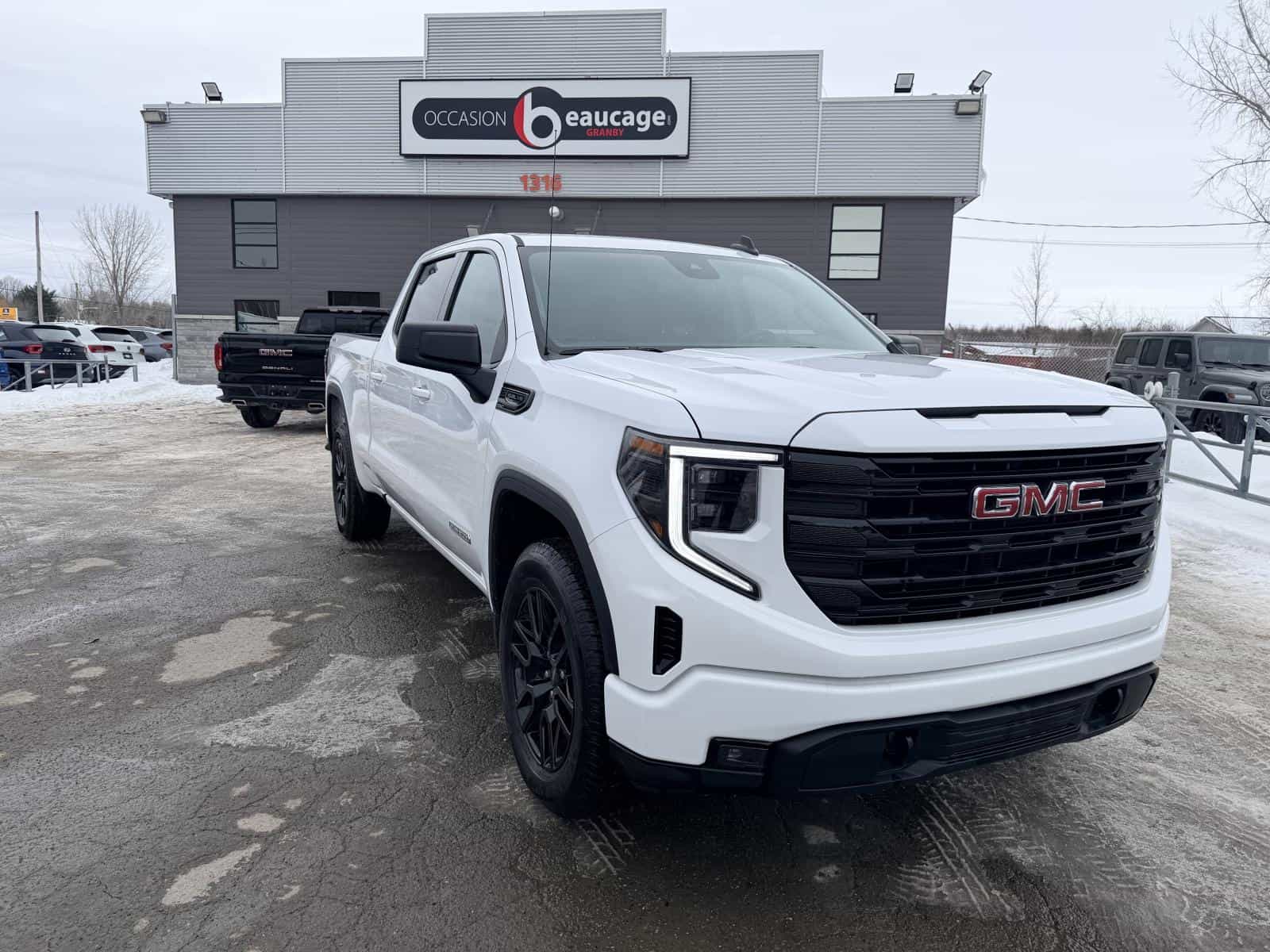 2025 GMC Sierra 1500 Elevation - Image 9