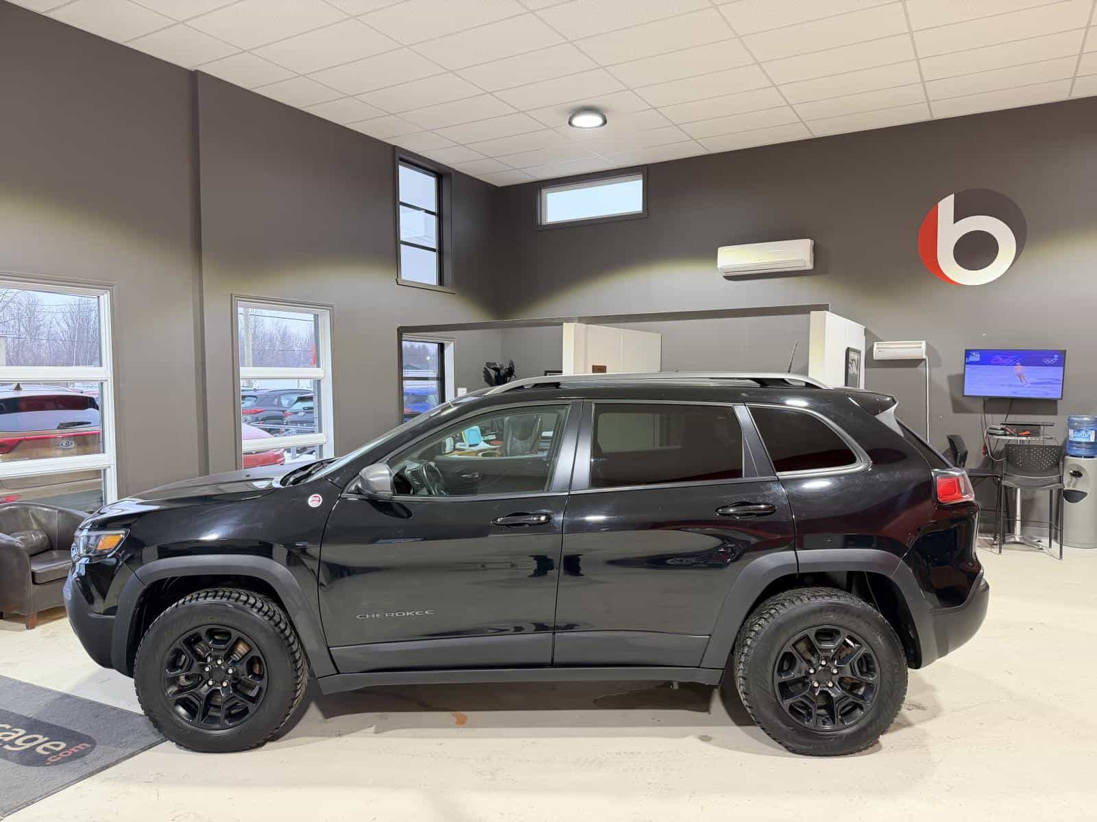 2021 Jeep Cherokee Trailhawk - Image 3
