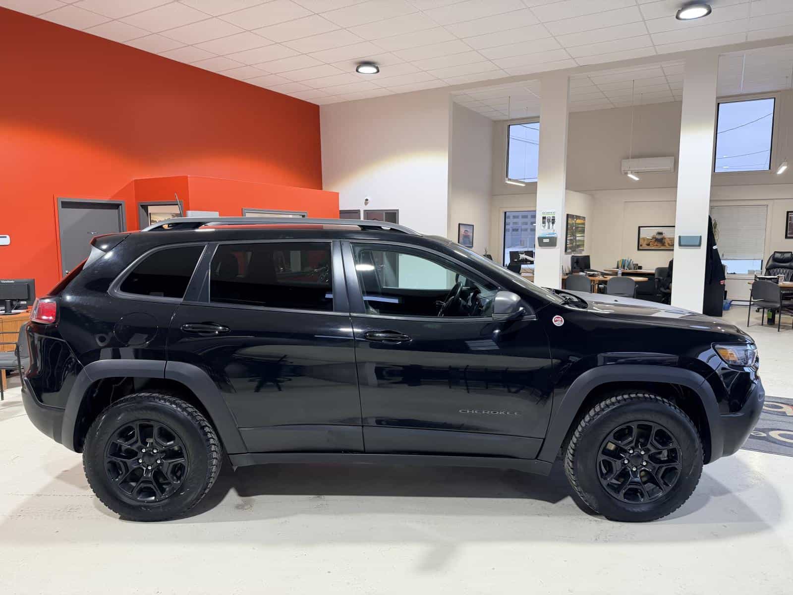 2021 Jeep Cherokee Trailhawk - Image 9