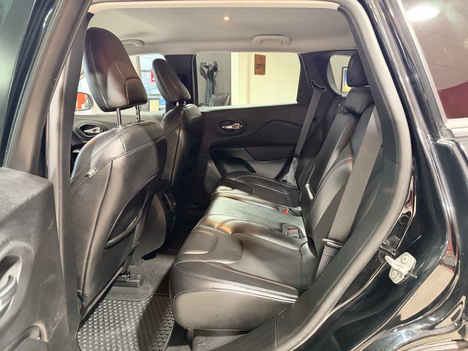 2021 Jeep Cherokee Trailhawk - Image 13