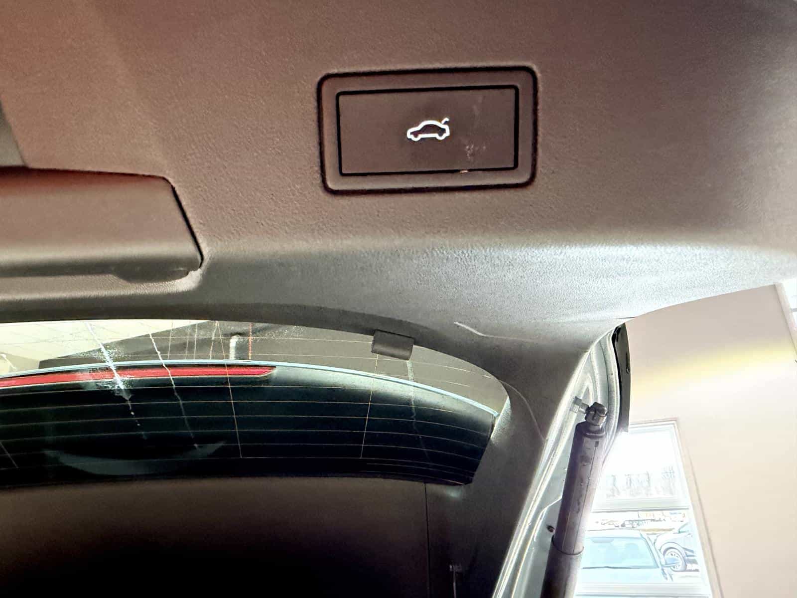 2024 Volkswagen ID.4 Pro - Image 8