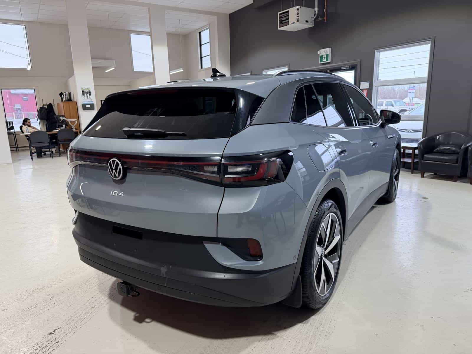 2024 Volkswagen ID.4 Pro - Image 9