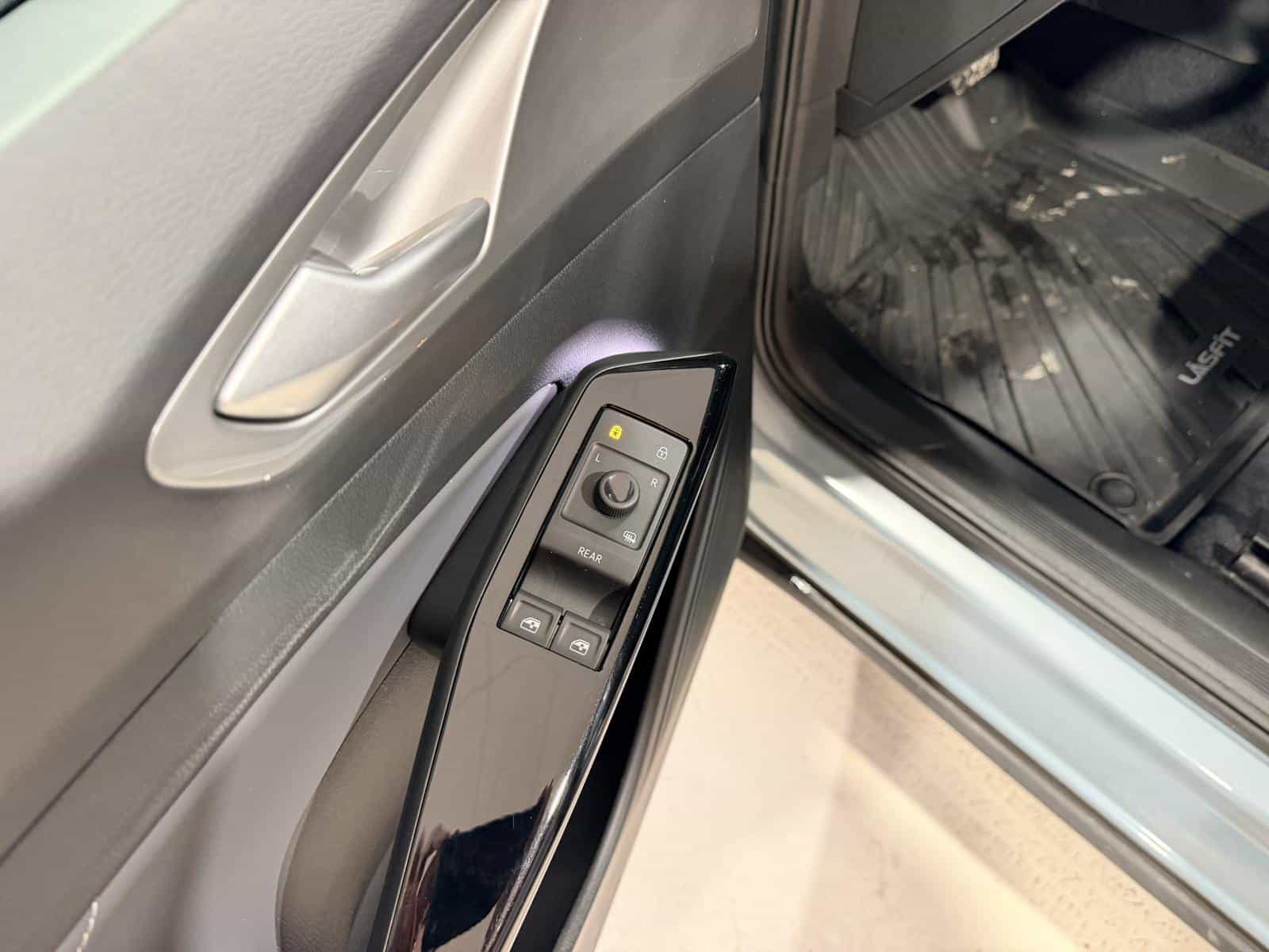 2024 Volkswagen ID.4 Pro - Image 17