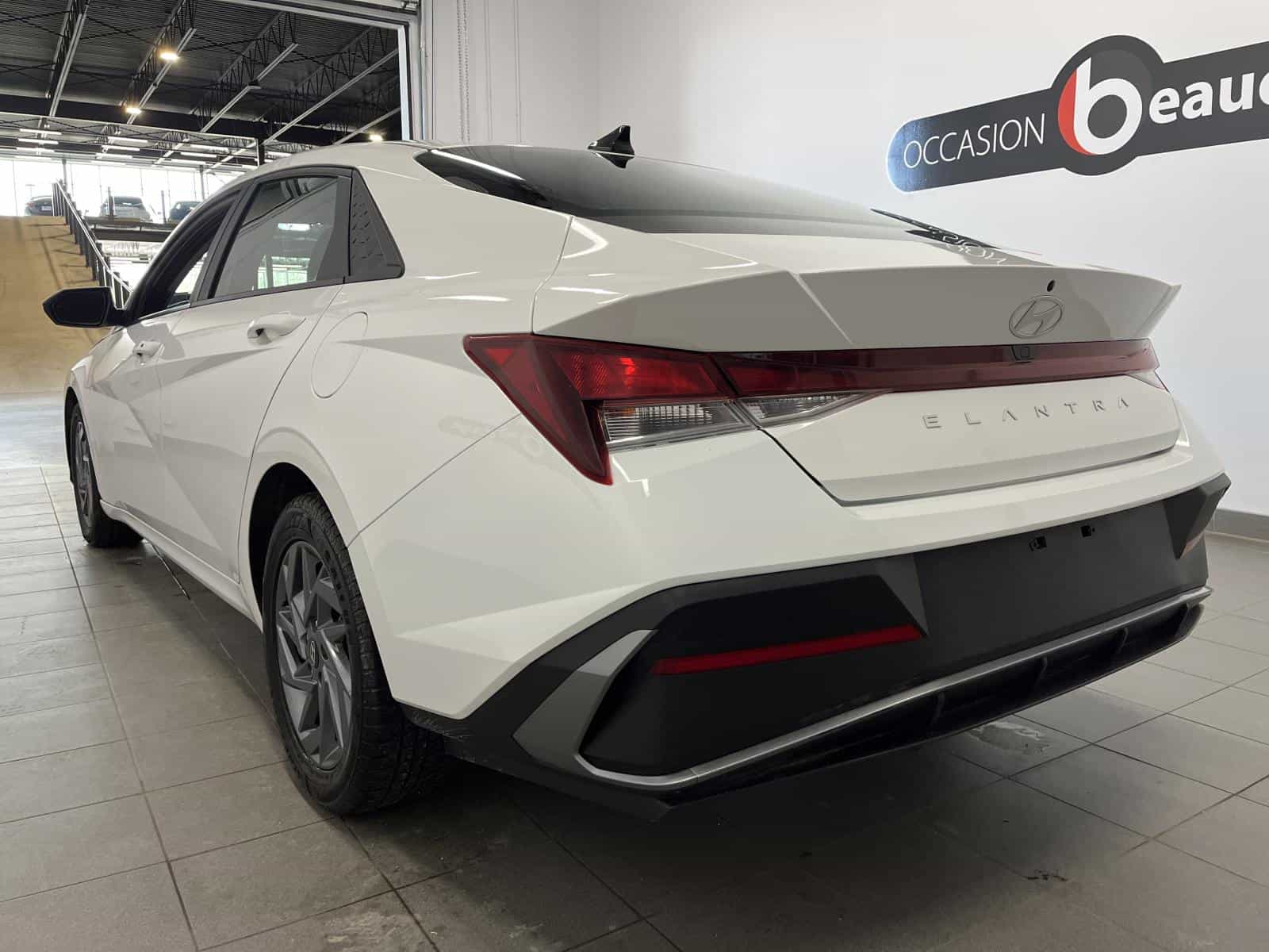 Image 3 Hyundai Elantra Preferred 2024